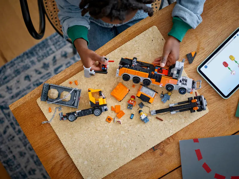 Heavy-Duty Recovery Tow Truck with Crane