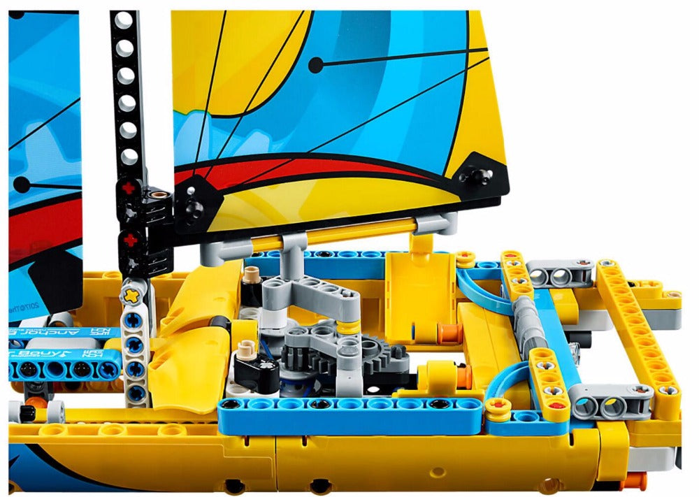 Technic Racing Yacht