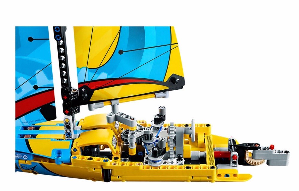 Technic Racing Yacht